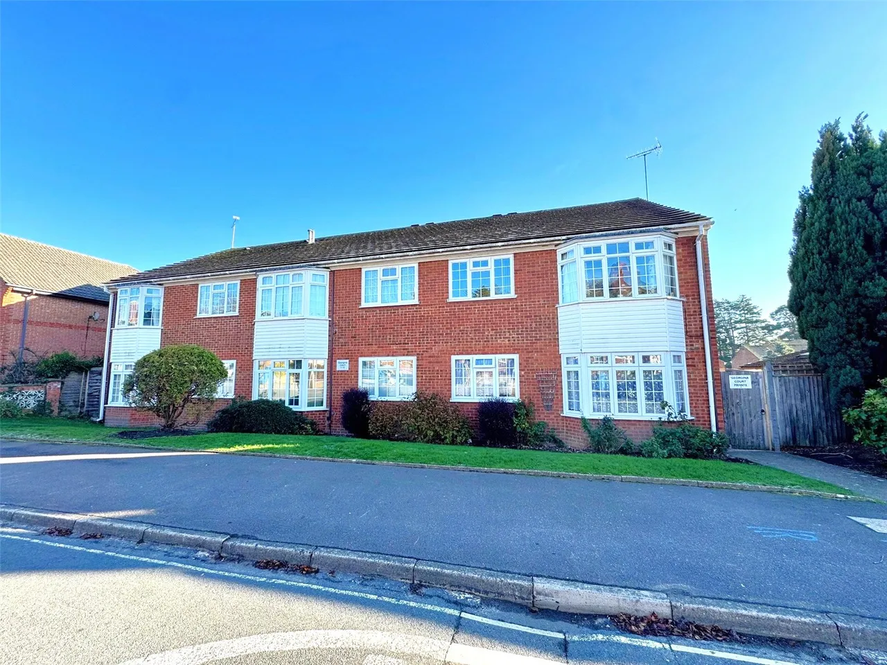 2 bed flat for sale — Clarence Road, Fleet, Hampshire, GU51 3RG