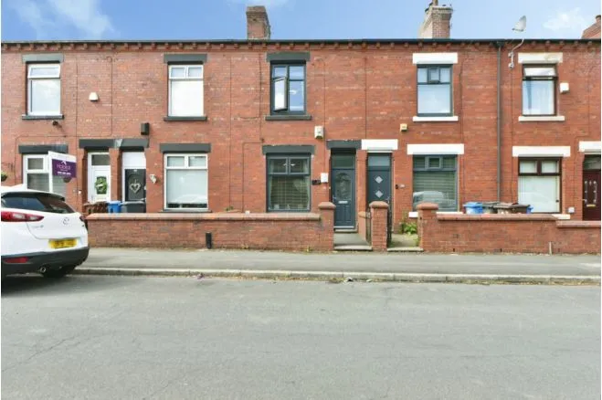 2 bed house for sale — Radcliffe Road, Oldham