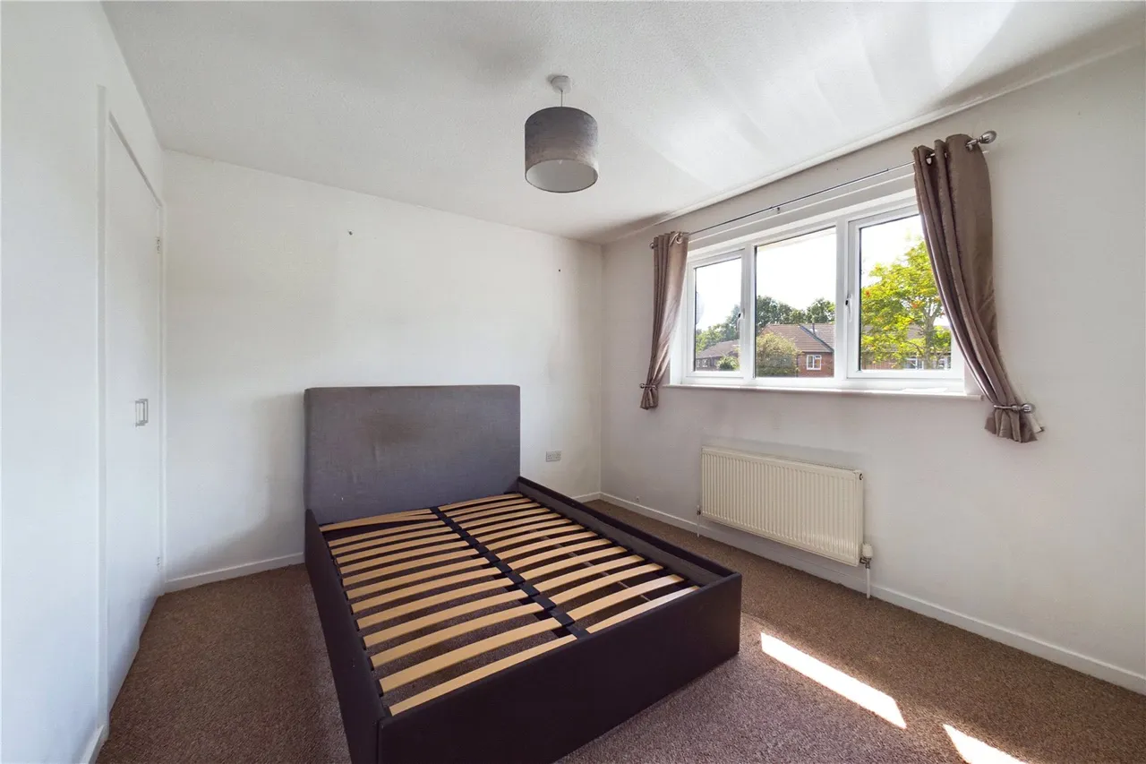 Stratfield Avenue, RG26, photo 6