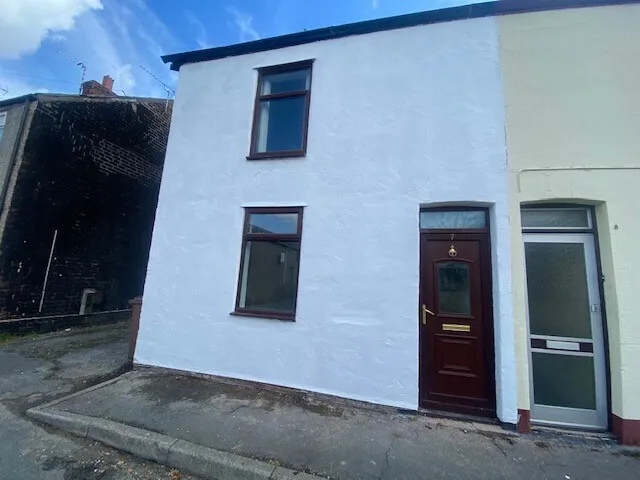 2 bed house to rent, Water Street, CH7