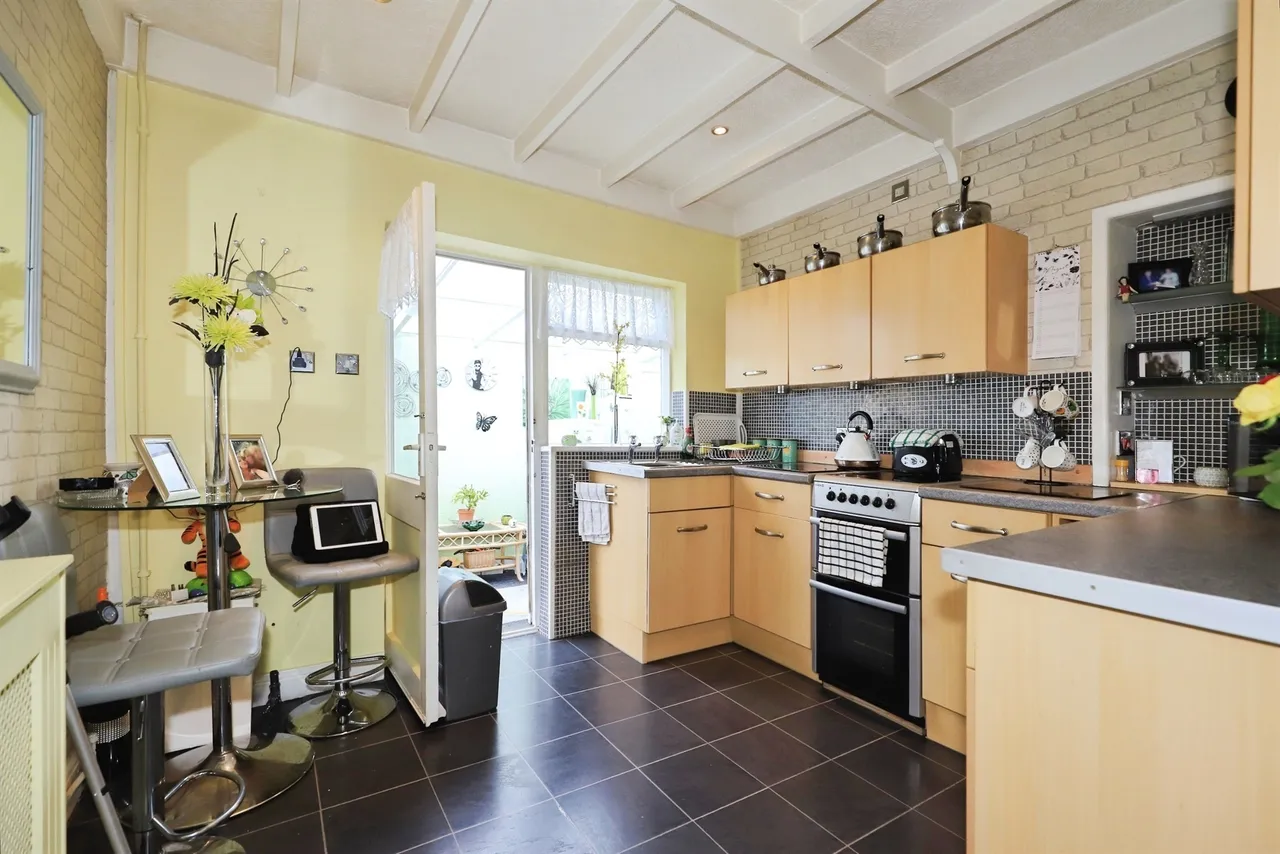 Moorcroft, Bilston, WV14, photo 6