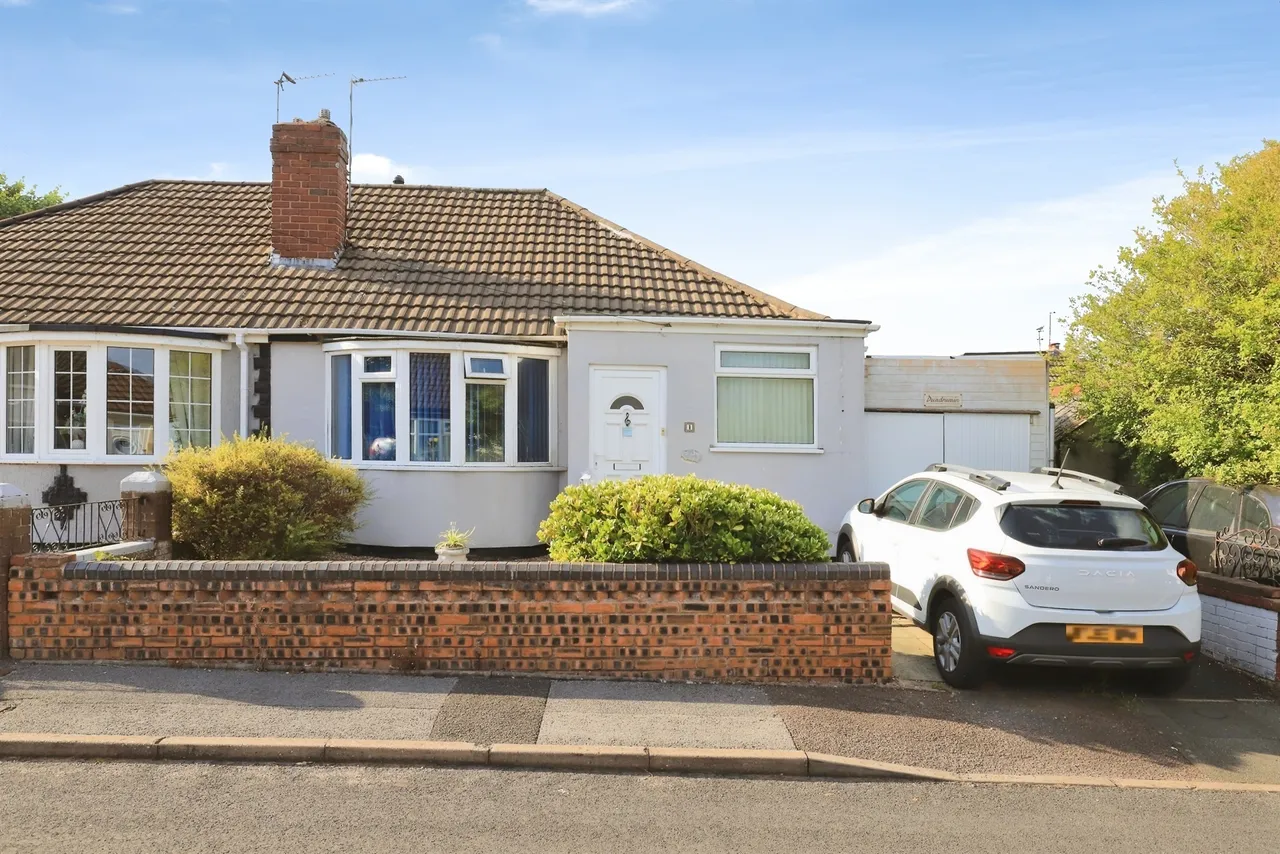 2 bed house for sale, Moorcroft, Bilston, WV14