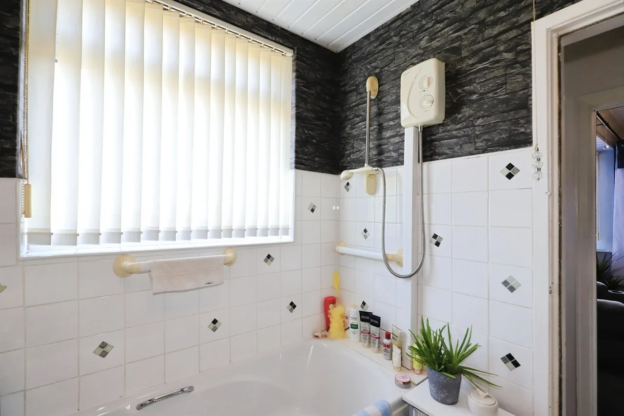 Moorcroft, Bilston, WV14, photo 14
