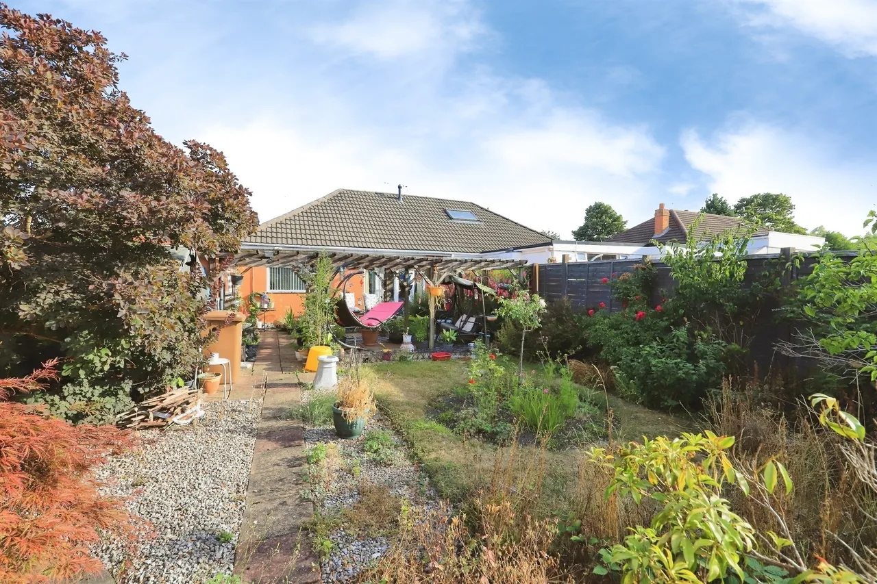 Moorcroft, Bilston, WV14, photo 17