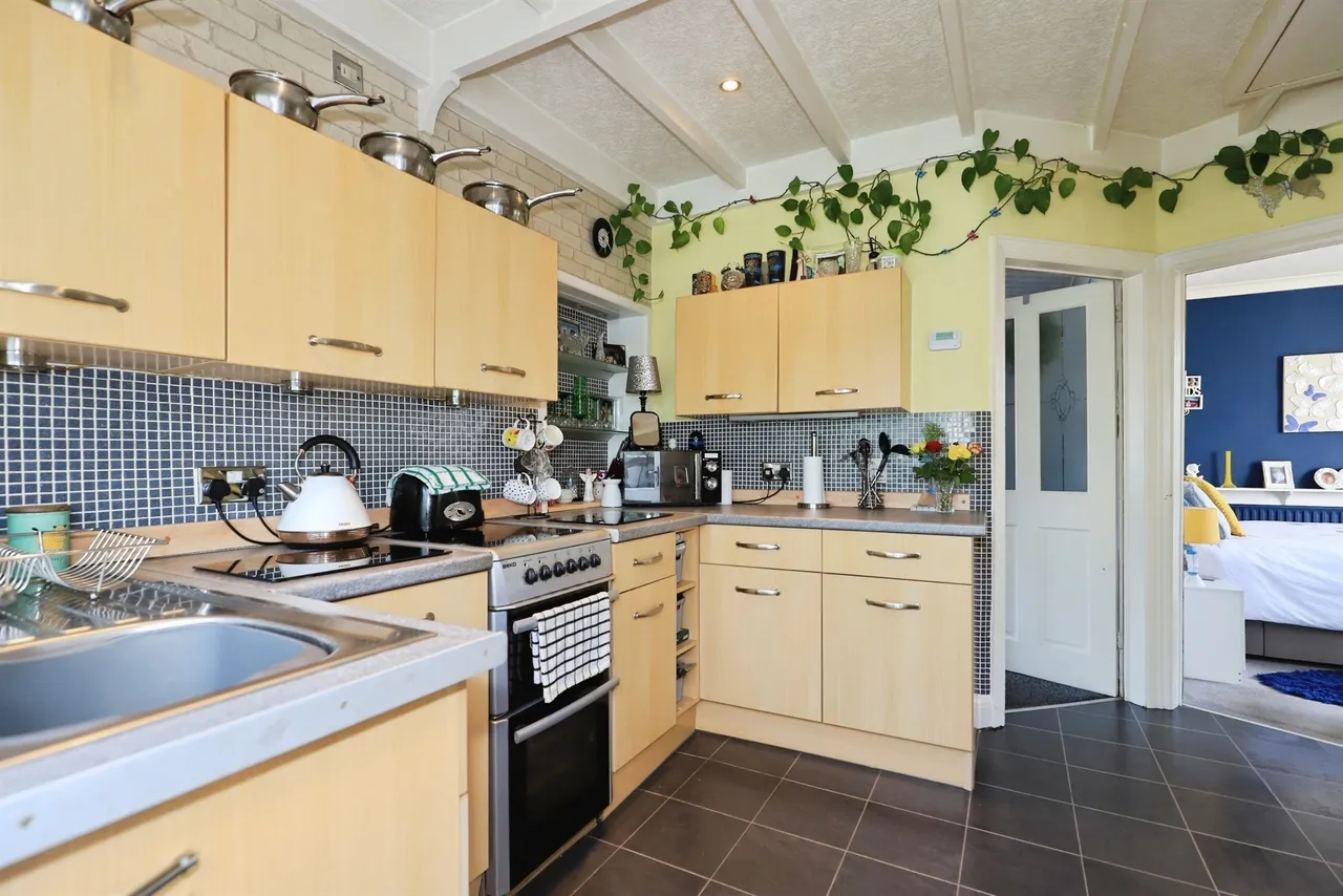 Moorcroft, Bilston, WV14, photo 5
