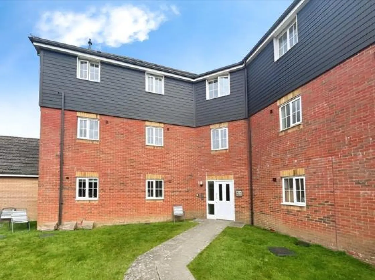 2 bed flat for sale, Carter Close, Hawkinge, CT18