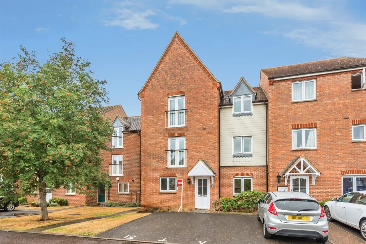 2 bed flat for sale — Marina Way, Abingdon