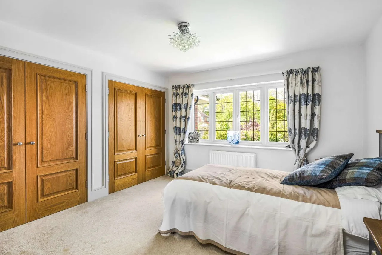 Bracken Lane, Cranleigh, GU6, photo 24
