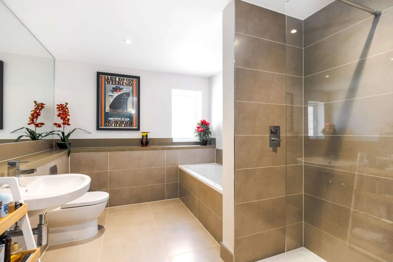 Bracken Lane, Cranleigh, GU6, photo 23