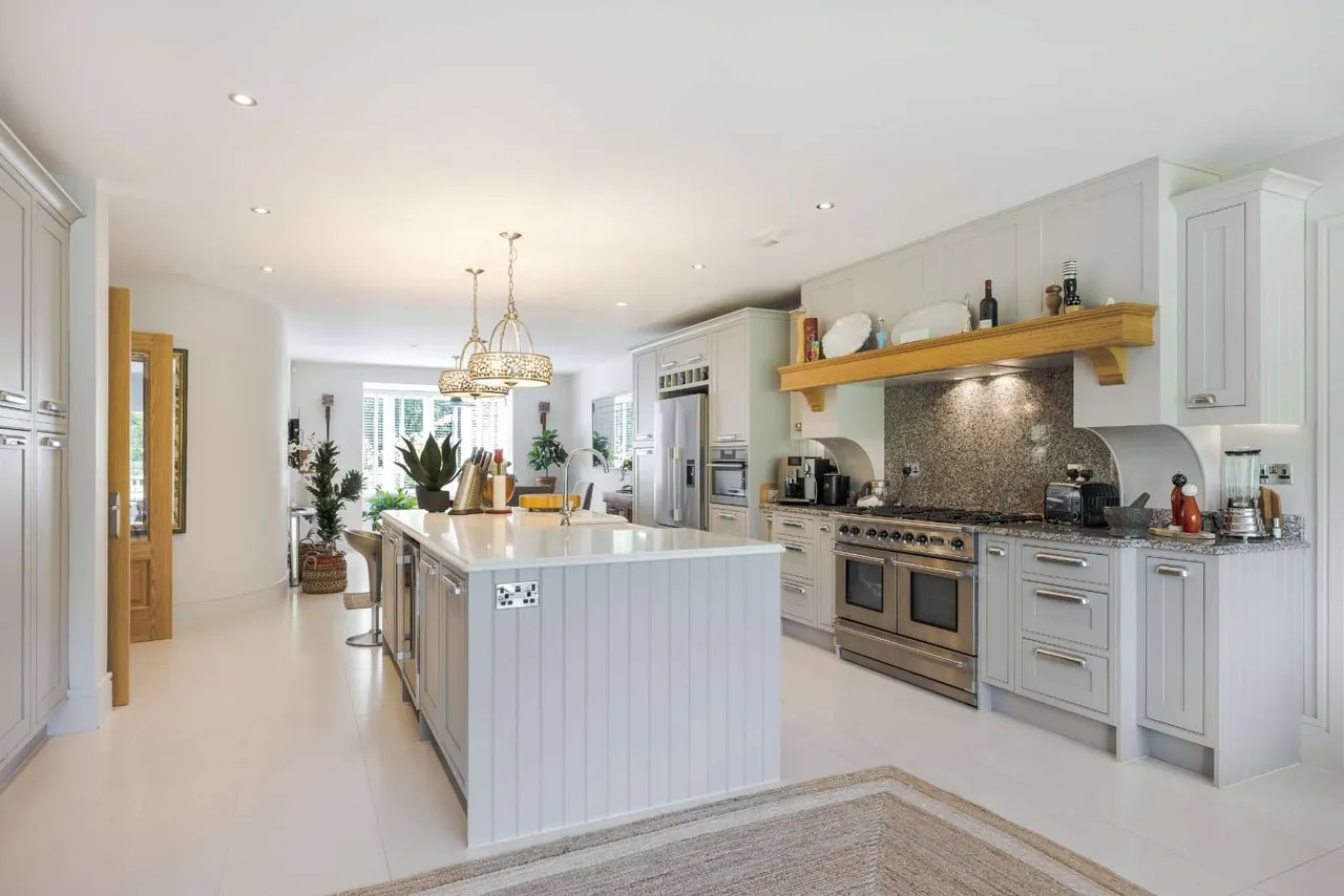 Bracken Lane, Cranleigh, GU6, photo 8