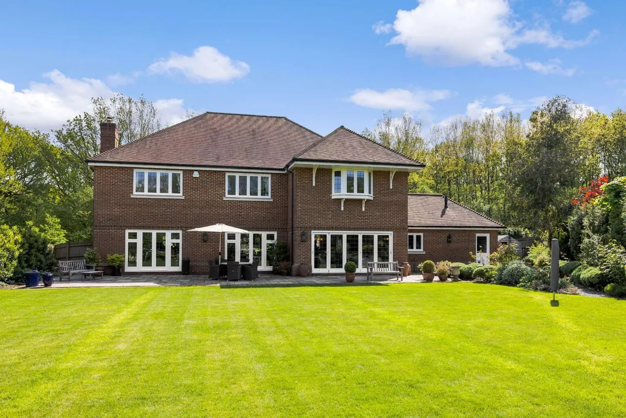 Bracken Lane, Cranleigh, GU6, photo 32