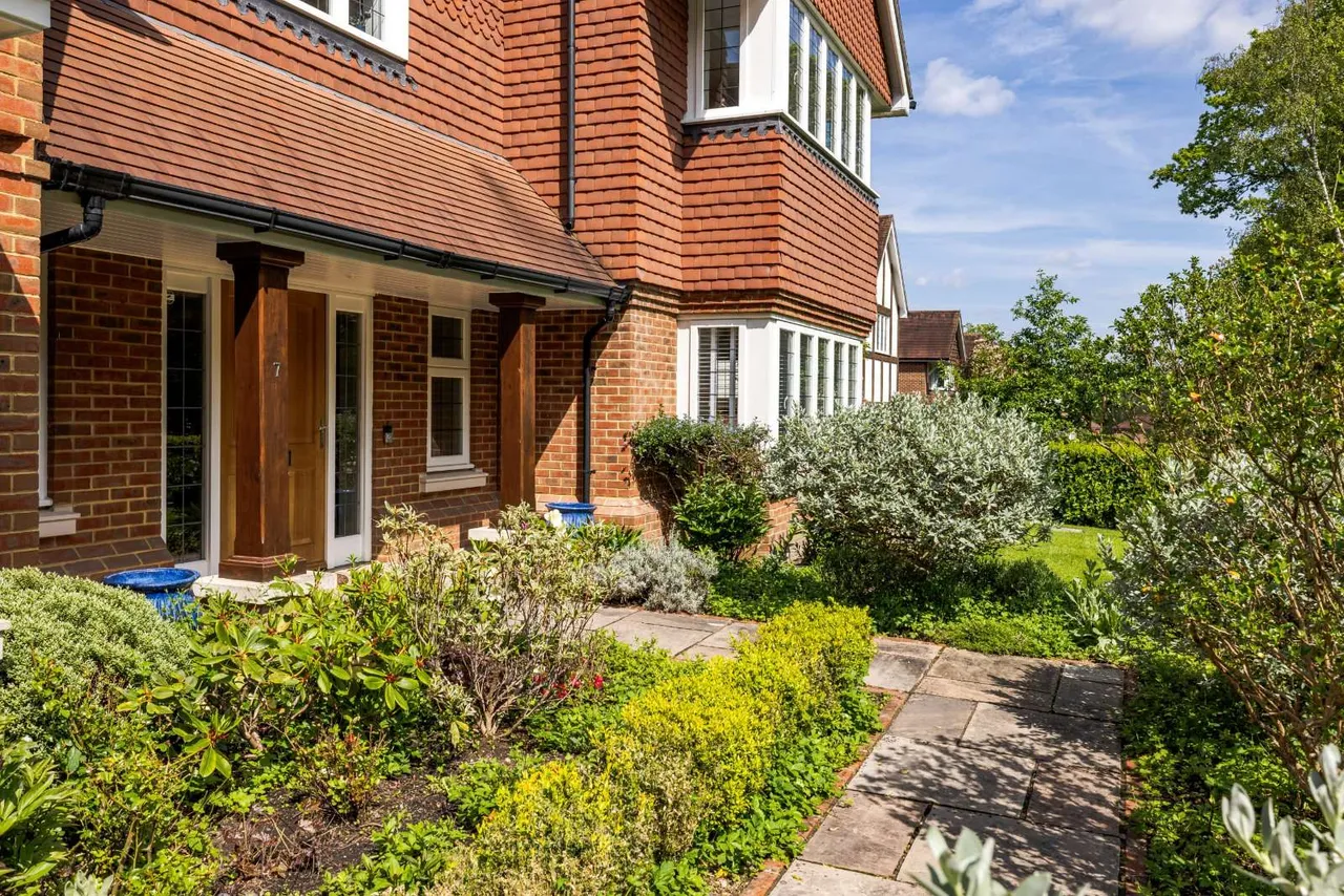 Bracken Lane, Cranleigh, GU6, photo 28