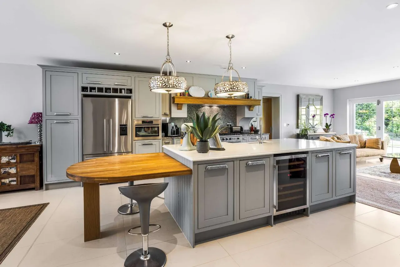Bracken Lane, Cranleigh, GU6, photo 6