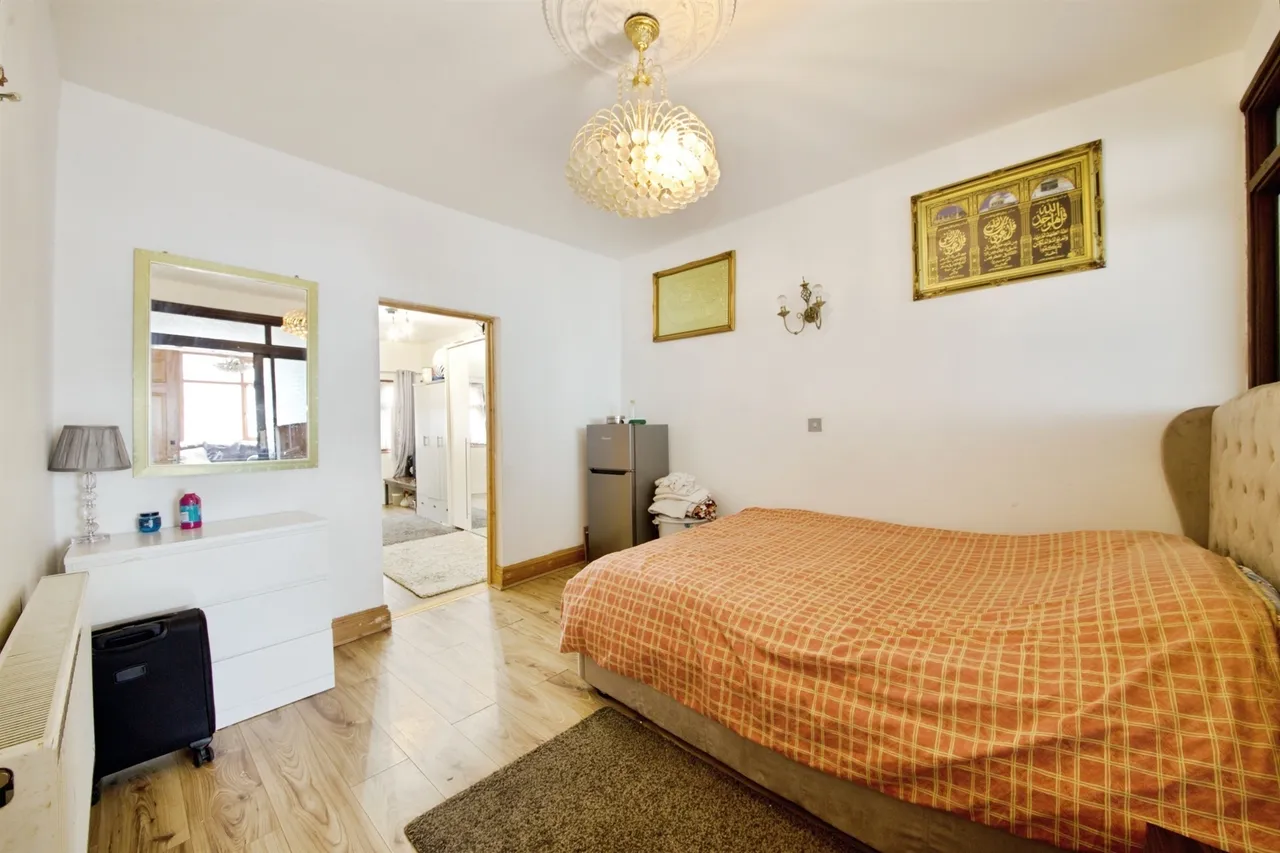 Kingston Road, Ilford, photo 5