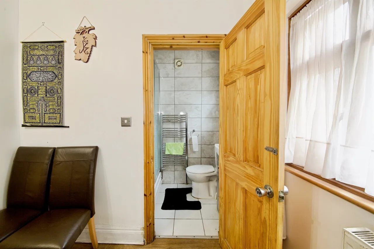 Kingston Road, Ilford, photo 9