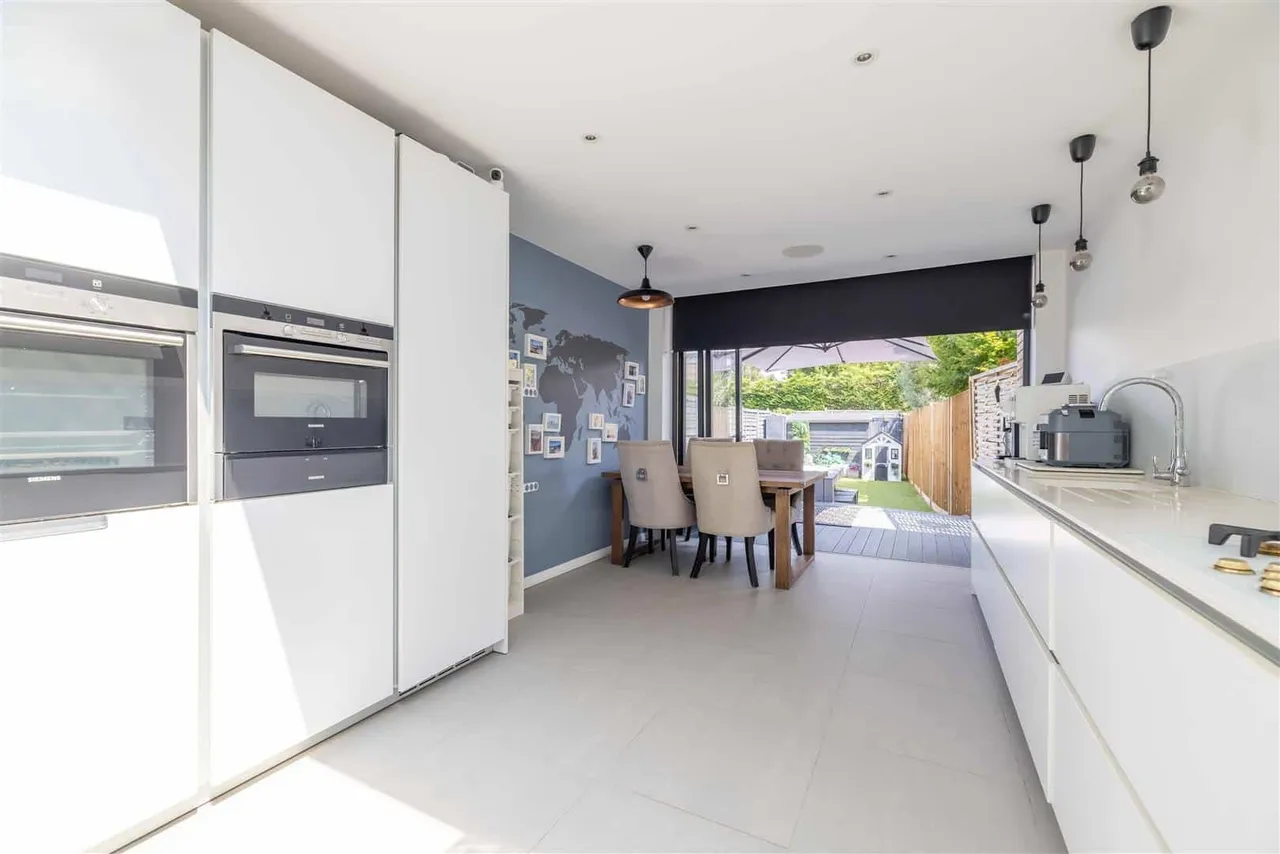 Rays Avenue, Windsor, Berkshire, SL4 5HG, photo 7
