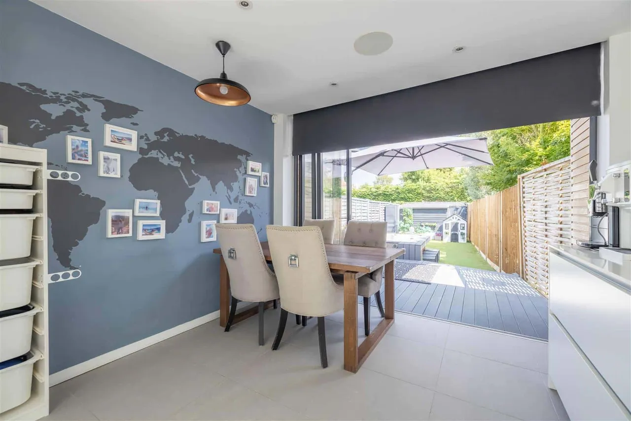 Rays Avenue, Windsor, Berkshire, SL4 5HG, photo 9