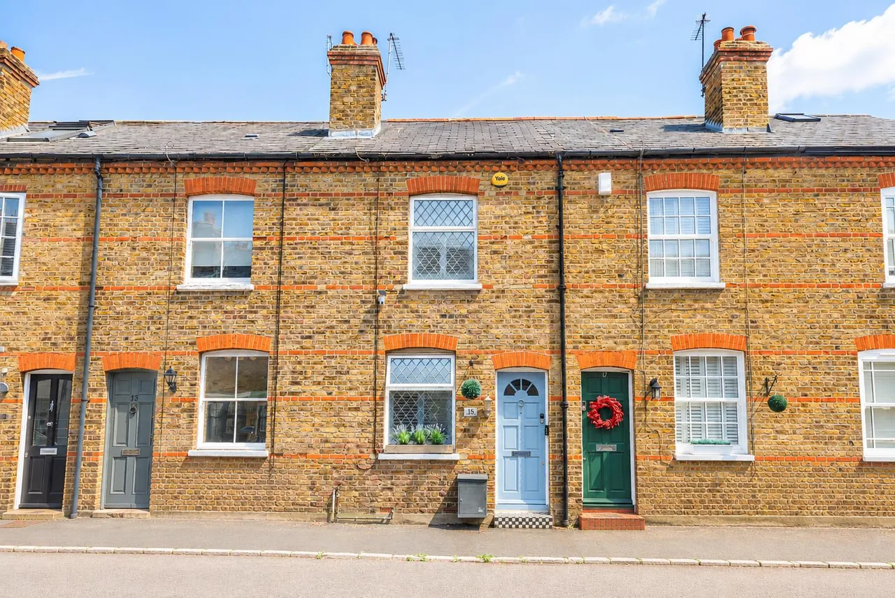 2 bed house for sale — Rays Avenue, Windsor, Berkshire, SL4 5HG