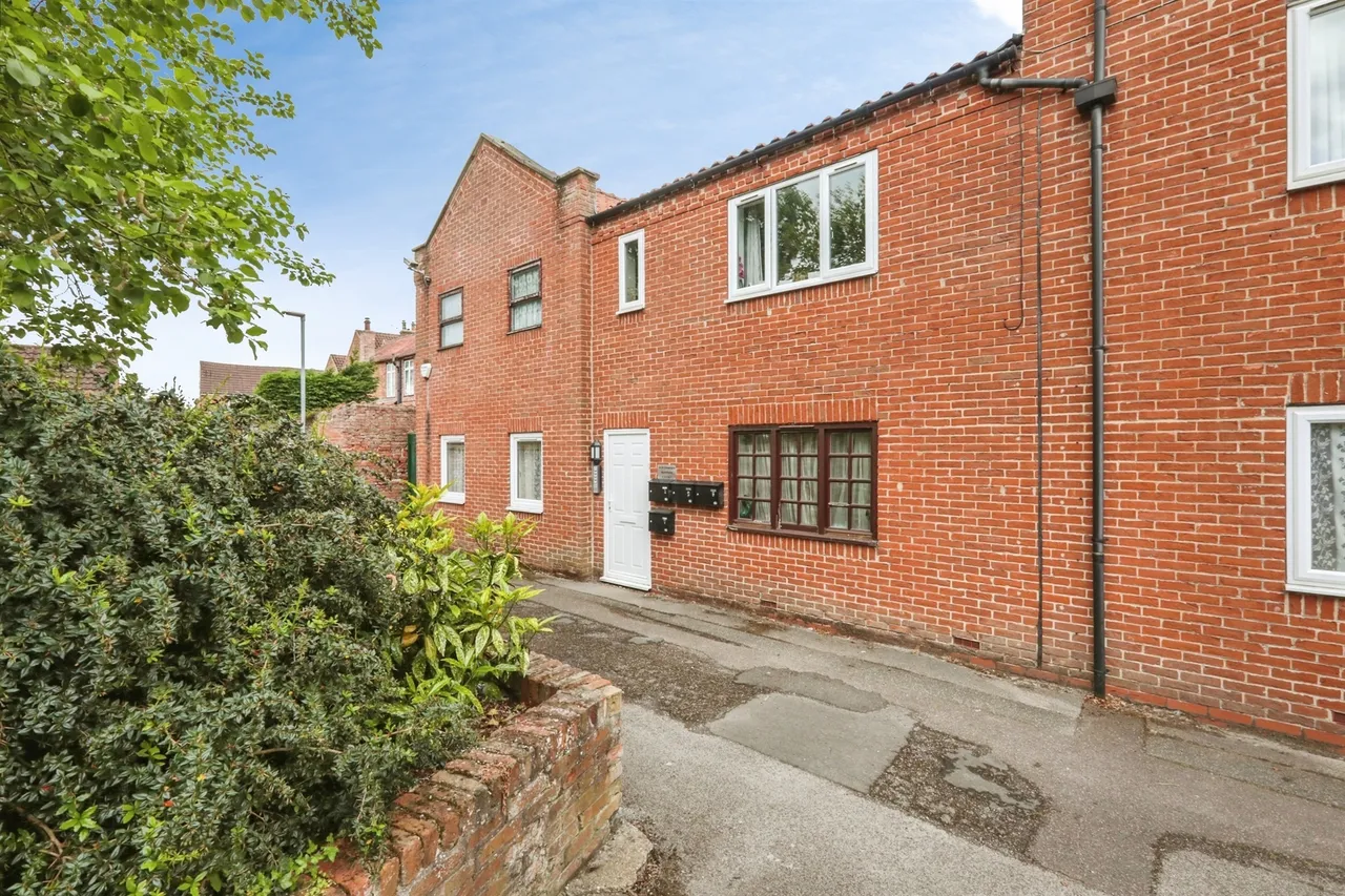 2 bed flat for sale — Chapelgate, Retford