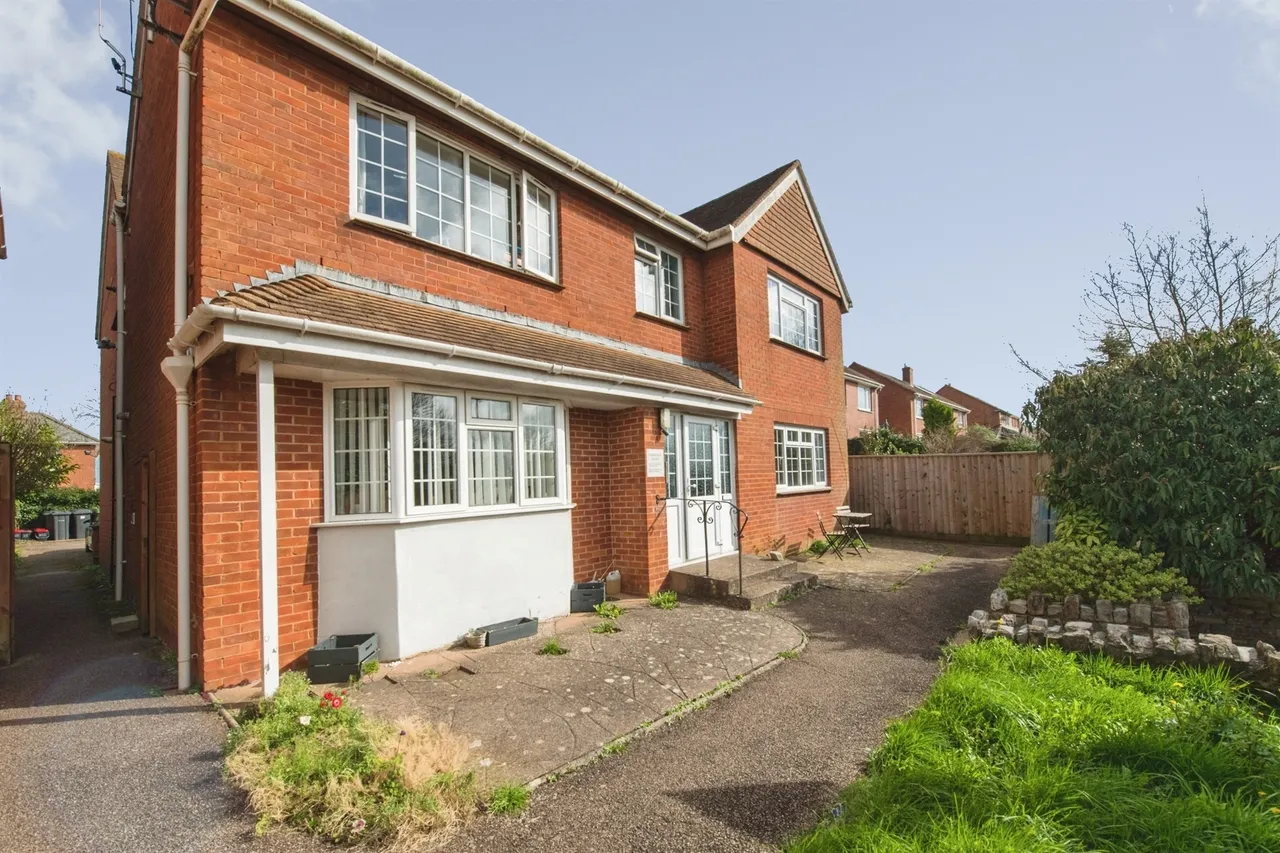 2 bed flat for sale — Topsham Road, Exeter