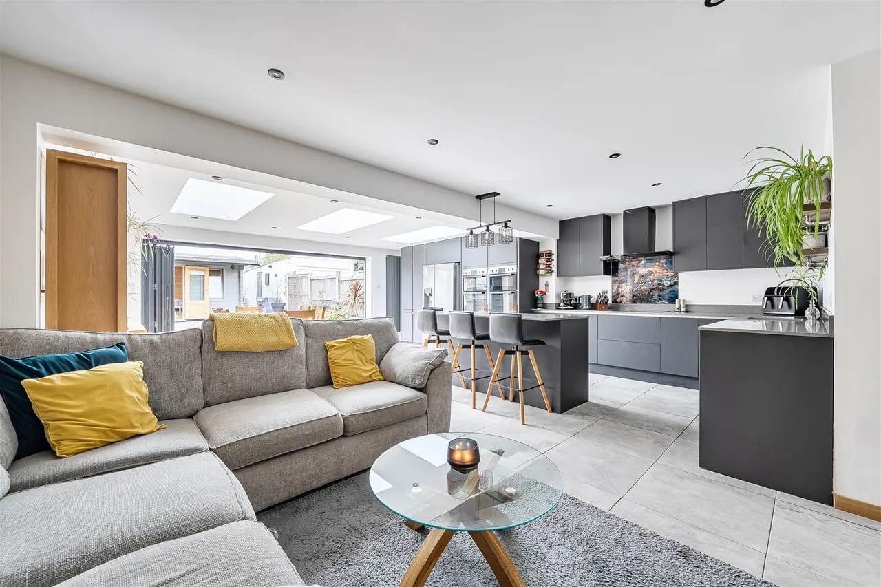 4 bed house for sale — Kings Road, Birchington, Kent, CT7 0DU