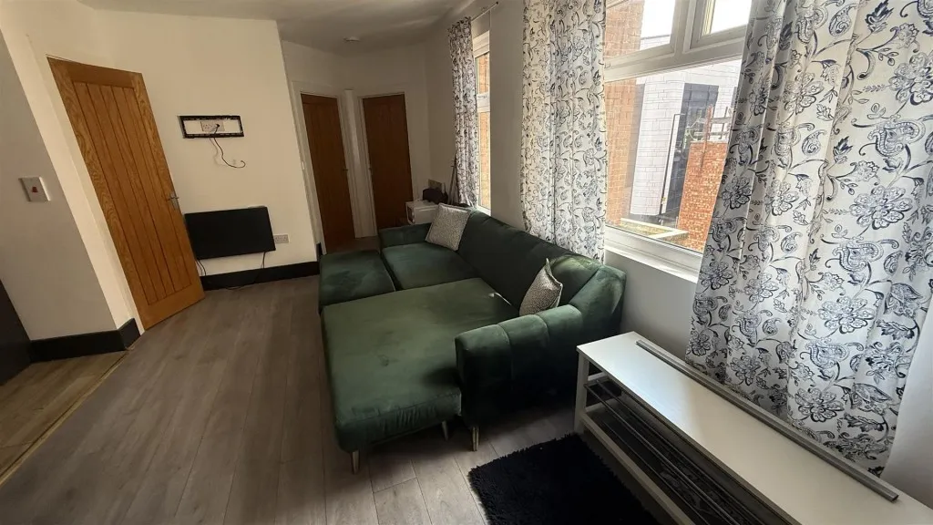 2 bed flat to rent, Horrocks Lane, Warrington, WA1