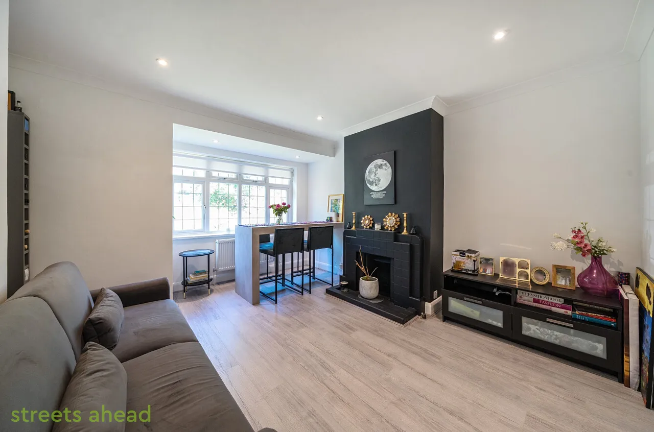 2 bed flat to rent, Montpelier Road, Purley, CR8