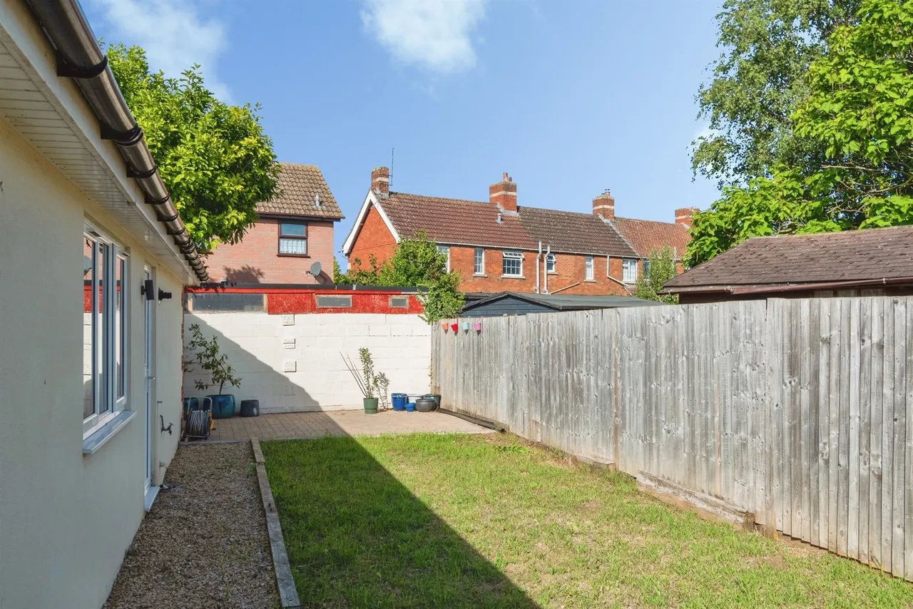 Beanacre Road, Melksham, SN12, photo 17