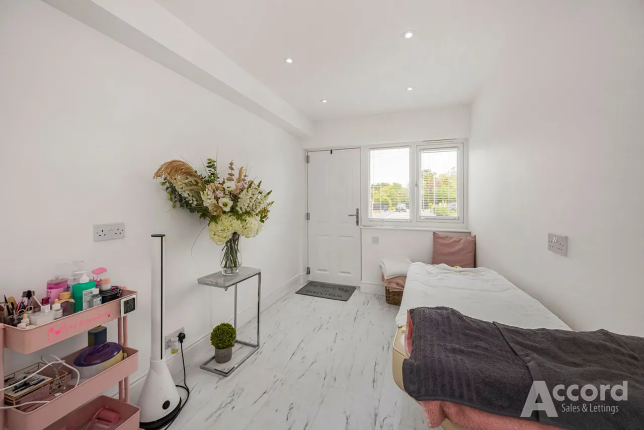 Dee Way, Romford, RM1, photo 13