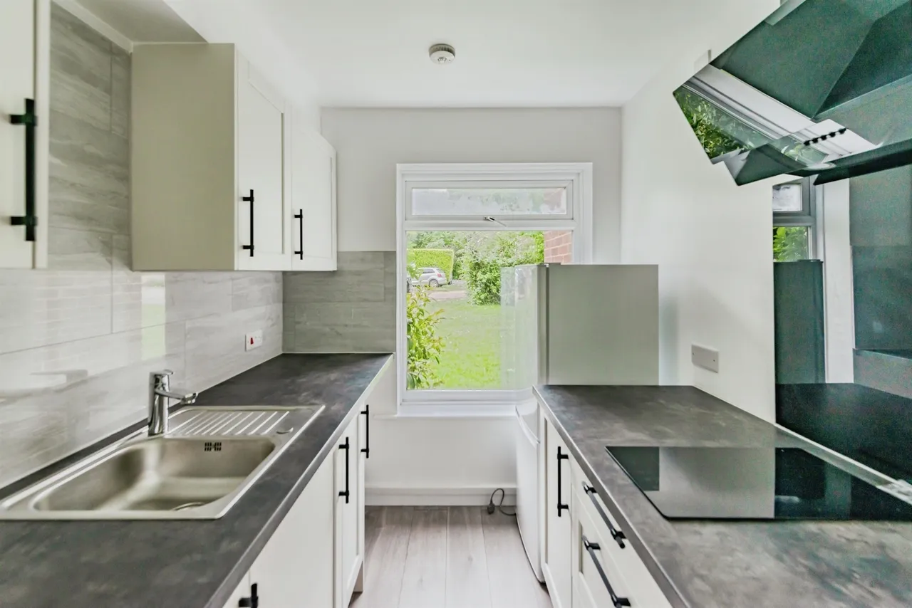 Longbridge Road, Horley, RH6, photo 5