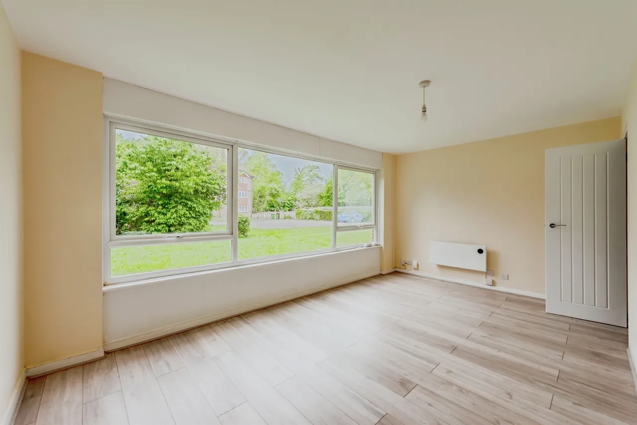 Longbridge Road, Horley, RH6, photo 3