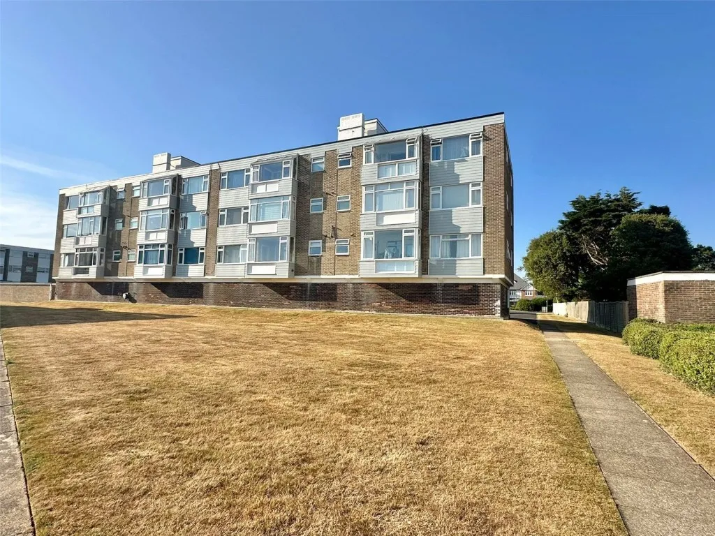2 bed flat for sale, Milford on Sea, Lymington