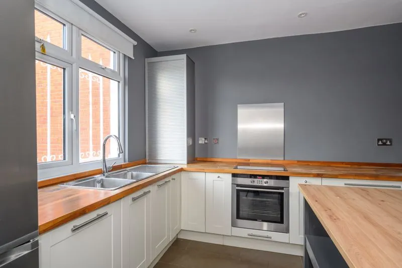 Bridge Road, East Molesey KT8 9HH, photo 5