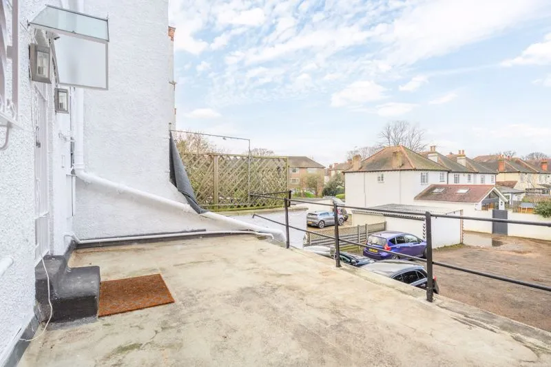 Bridge Road, East Molesey KT8 9HH, photo 3