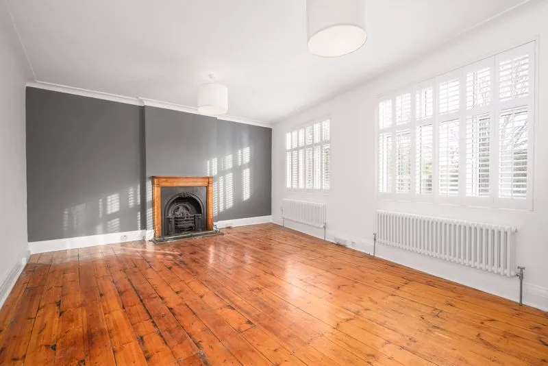 3 bed flat to rent — Bridge Road, East Molesey KT8 9HH