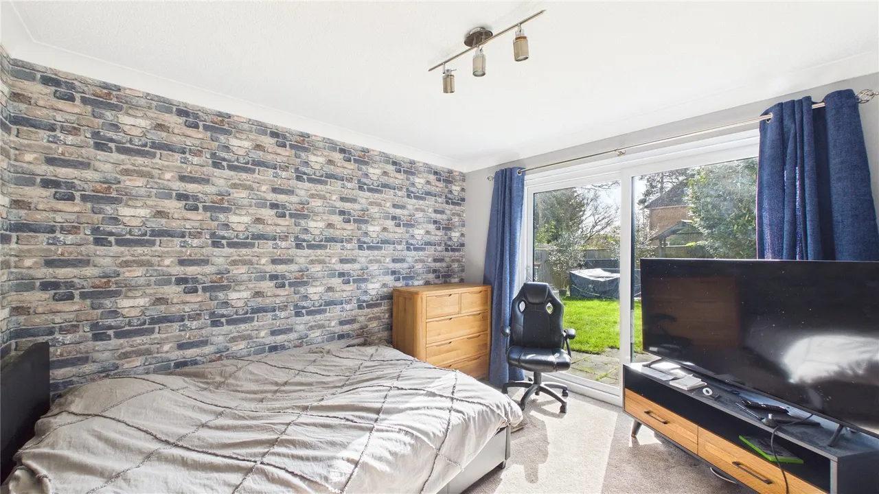 Weston Grove, Bagshot, GU19, photo 7