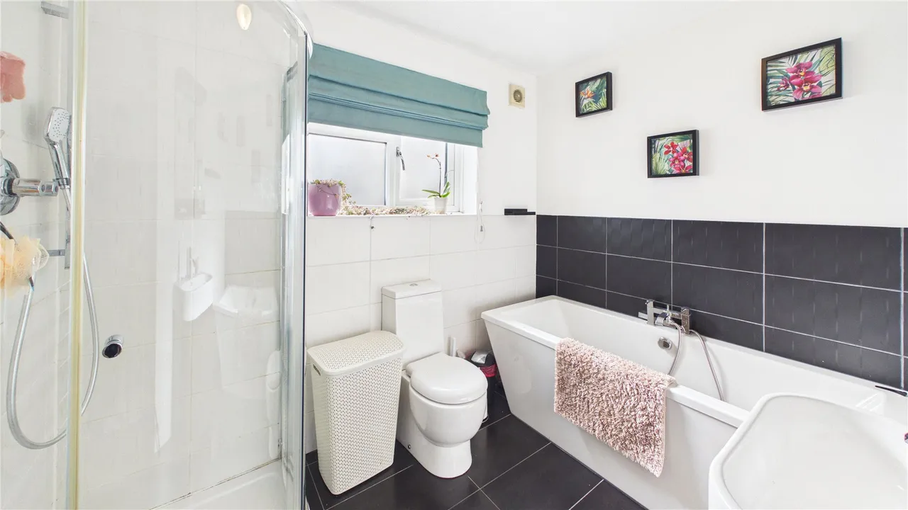 Weston Grove, Bagshot, GU19, photo 15