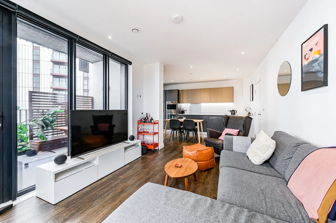 2 bed flat for sale — Flat 26, Thomas York House, 107 Woolwich High Street, London