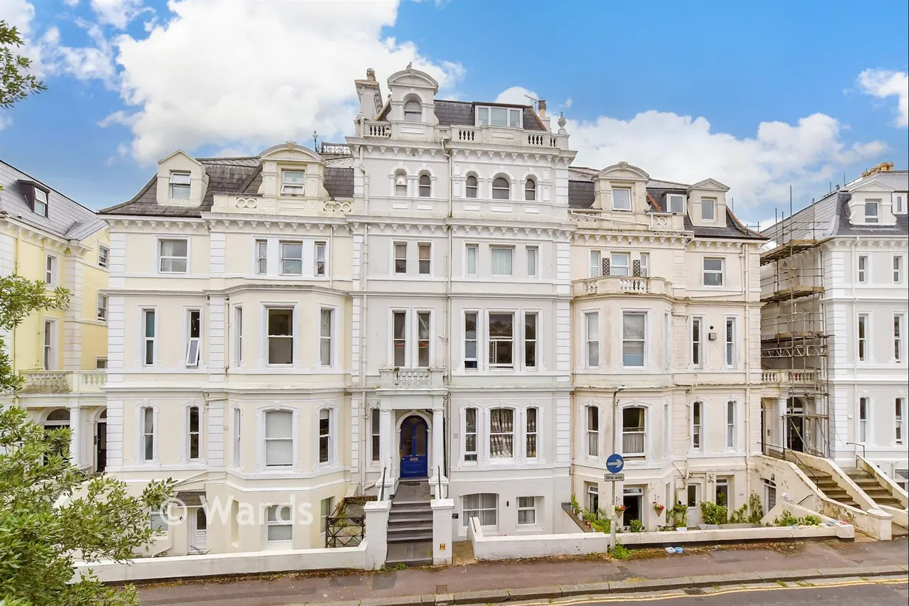 2 bed flat for sale, Augusta Gardens, Folkestone, CT20