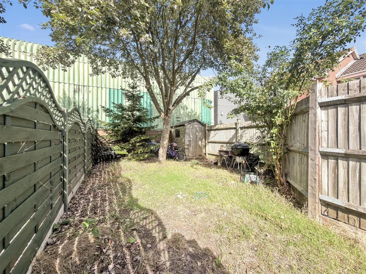 Bel Lane, Hanworth, photo 9