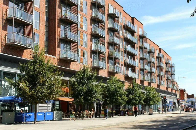 1 bed flat to rent — The Heart, Walton-On-Thames KT12 1GF