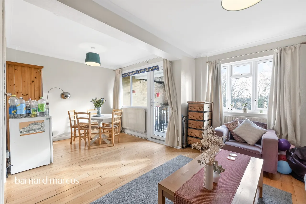 3 bed flat for sale — Opal Street, London