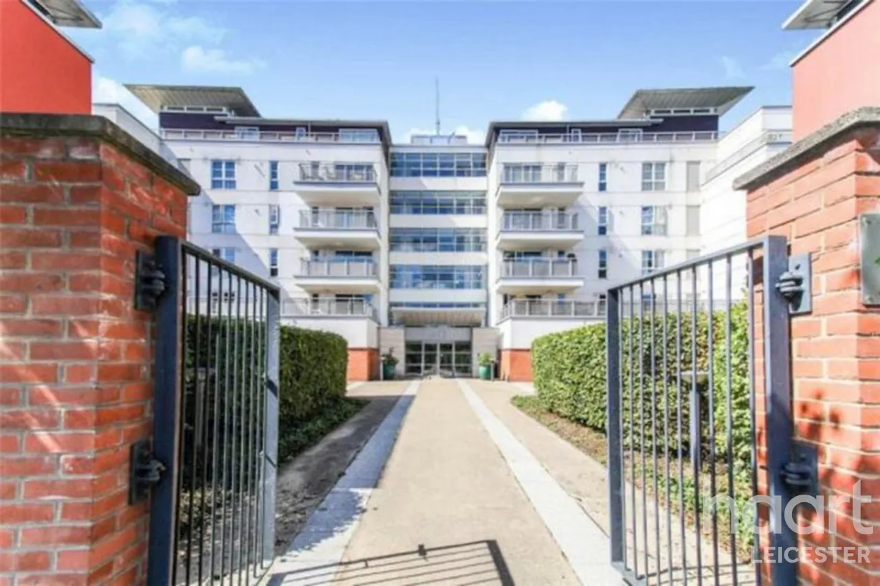 1 bed flat for sale, Watkin Road, Leicester, LE2