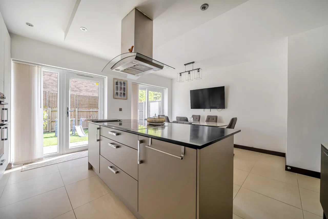 Stanley Kubrick Road, Denham, UB9, photo 6