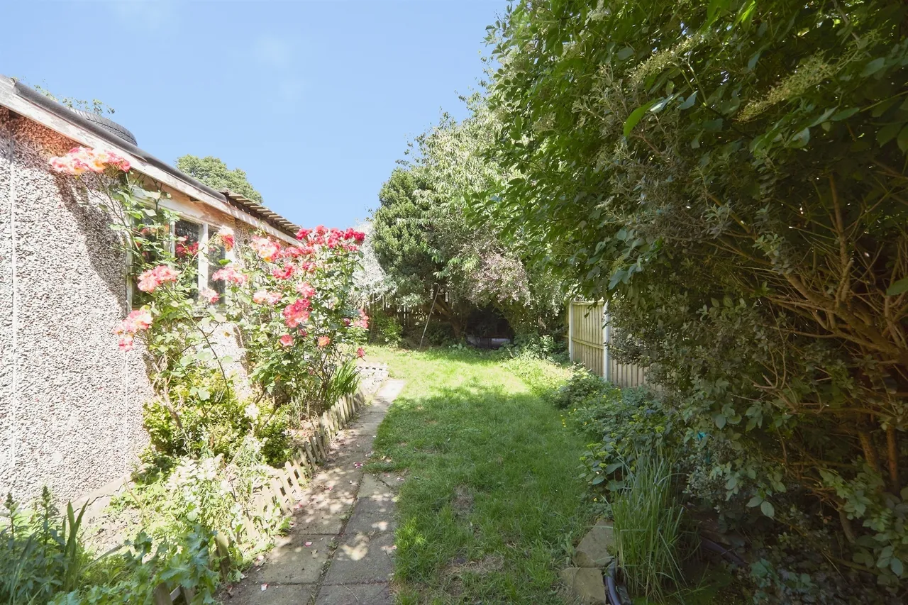 Sandmoor Close, Thornton, BD13, photo 18