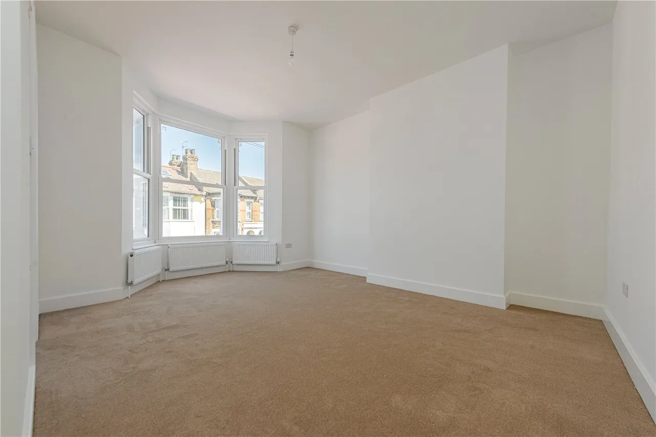 3 bed house to rent — Nightingale Road, London, NW10