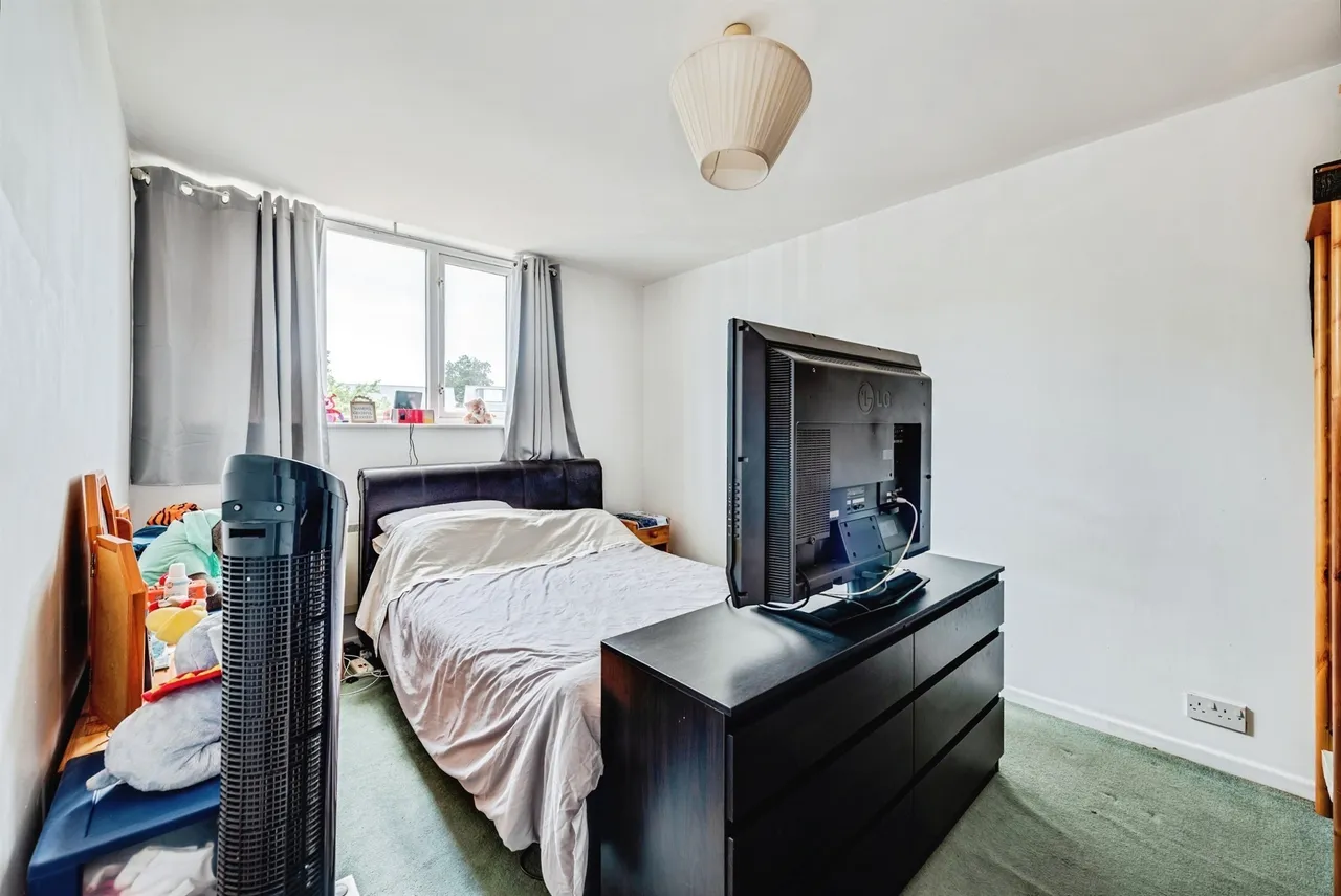 Alvescot Road, Carterton, OX18, photo 5
