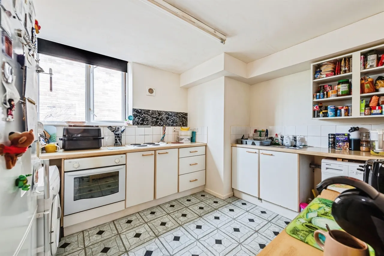 Alvescot Road, Carterton, OX18, photo 4