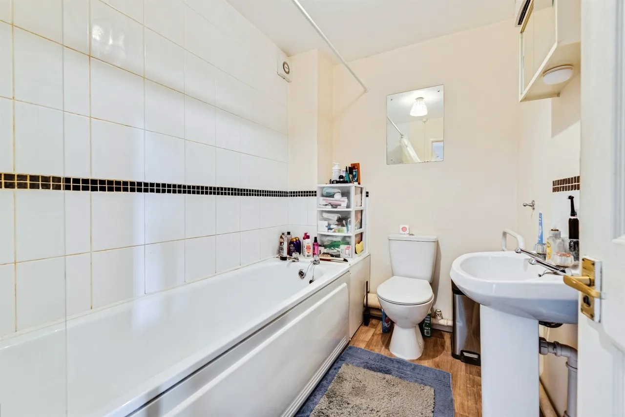 Alvescot Road, Carterton, OX18, photo 7