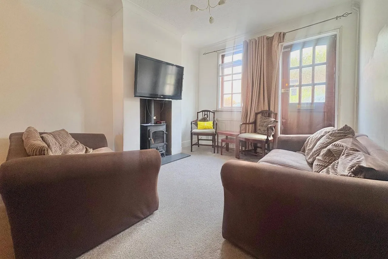 The Street, Farnham, Surrey, GU10 4PR, photo 7